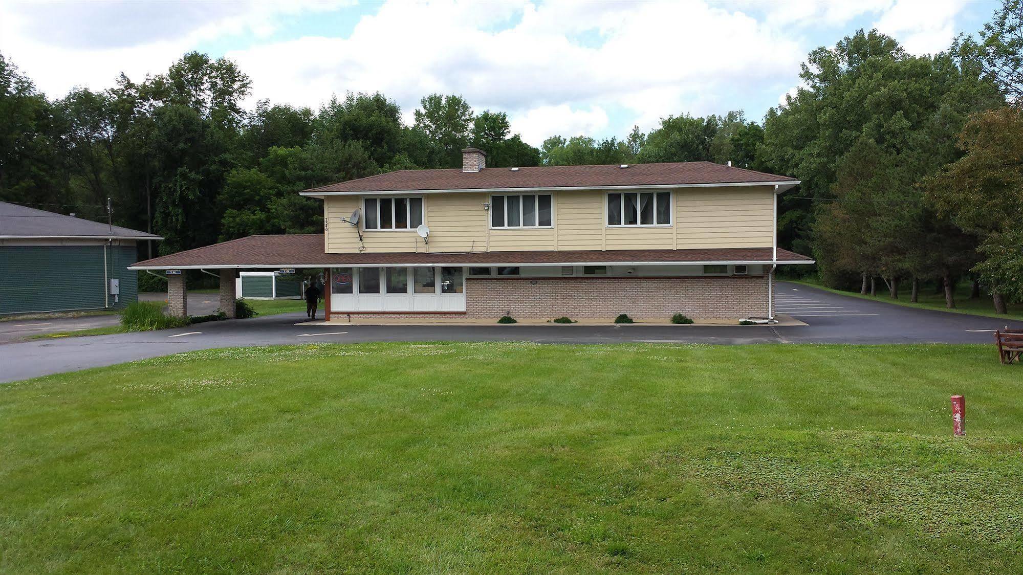 Budget Inn Fairport Exteriér fotografie