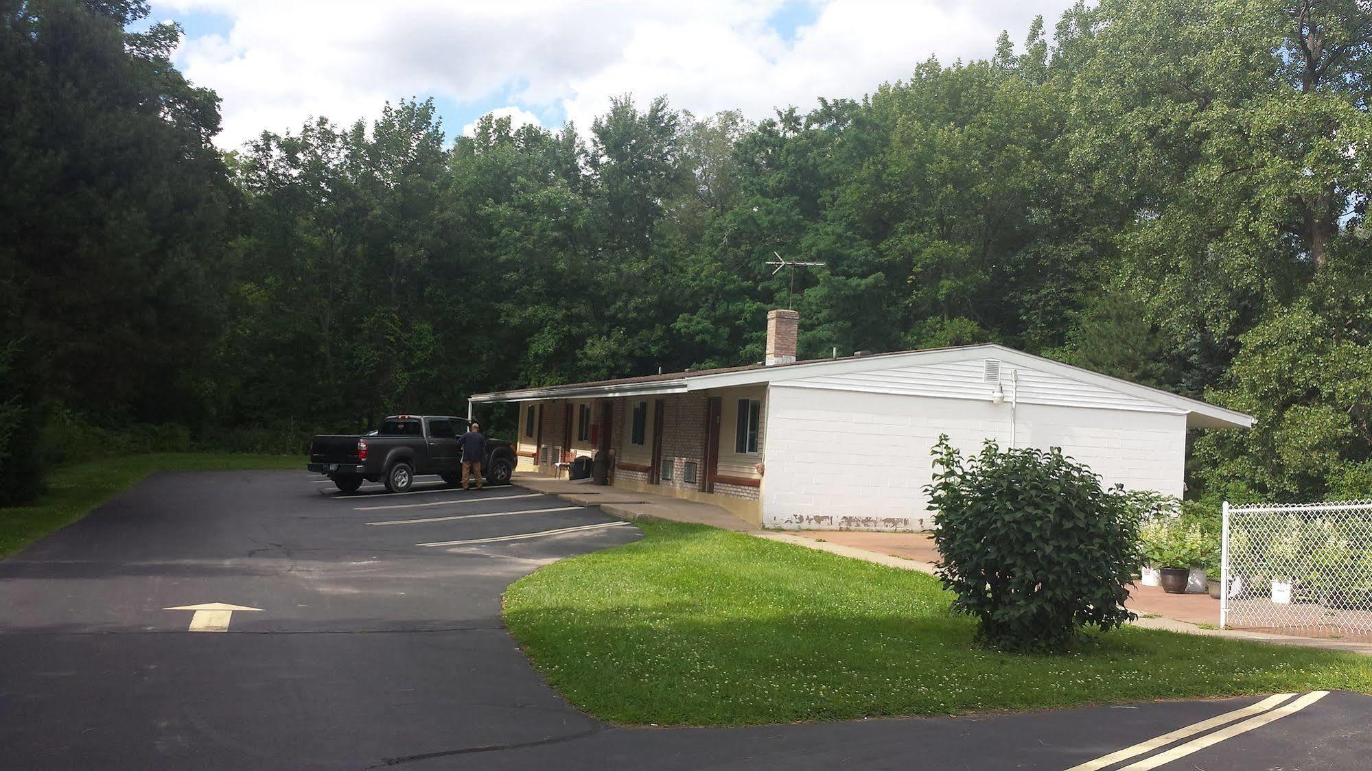 Budget Inn Fairport Exteriér fotografie