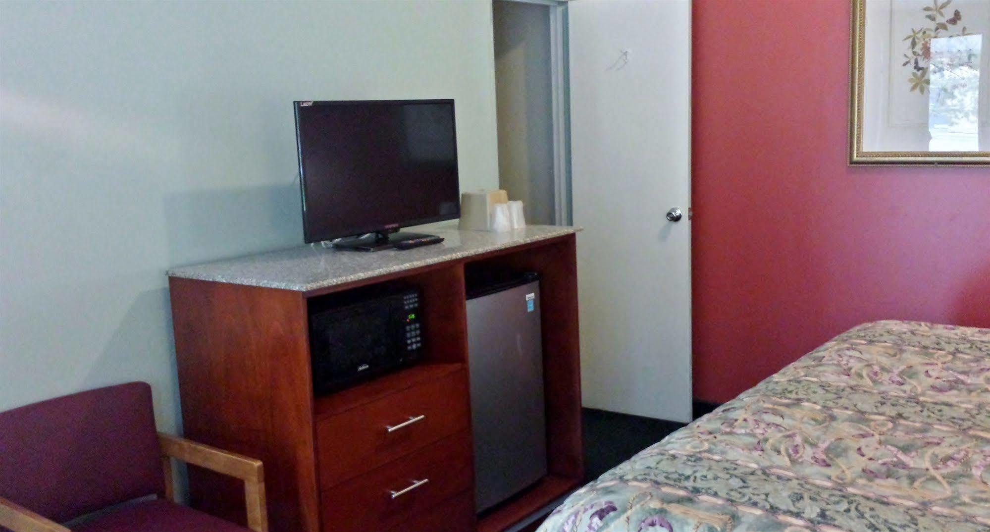 Budget Inn Fairport Exteriér fotografie