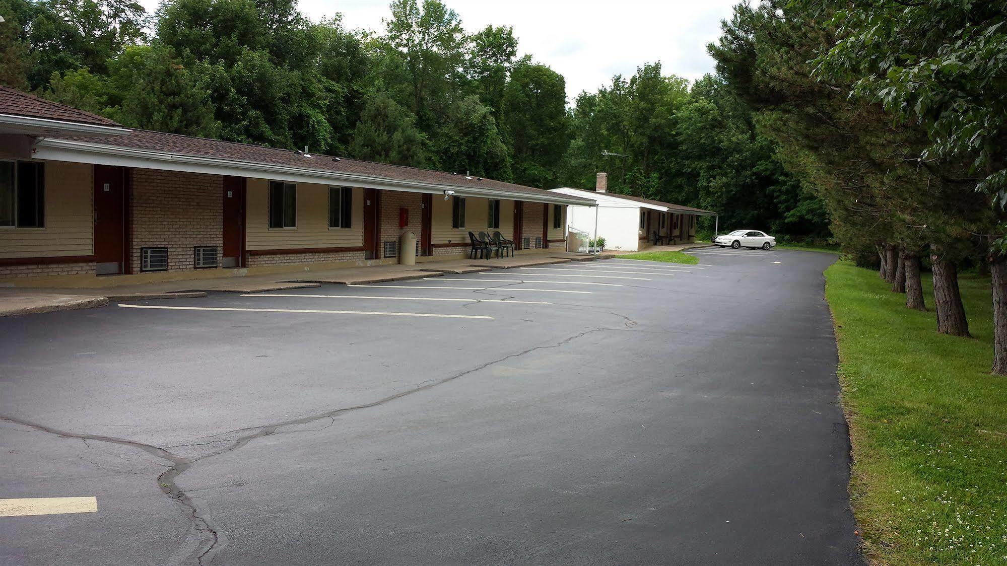 Budget Inn Fairport Exteriér fotografie